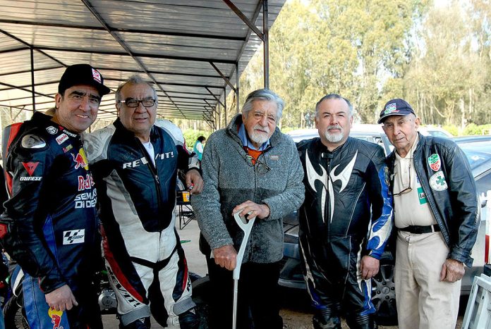 campeonato_de_motos_clasicas_rindio_homenaje_al_expiloto_y_exdirigente_pietro_morales_cruz_1