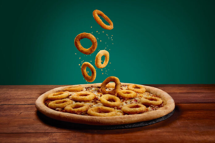con_aros_de_cebolla_y_bbq_la_nueva_pizza_de_papa_johns_con_sabor_100_gringo_1