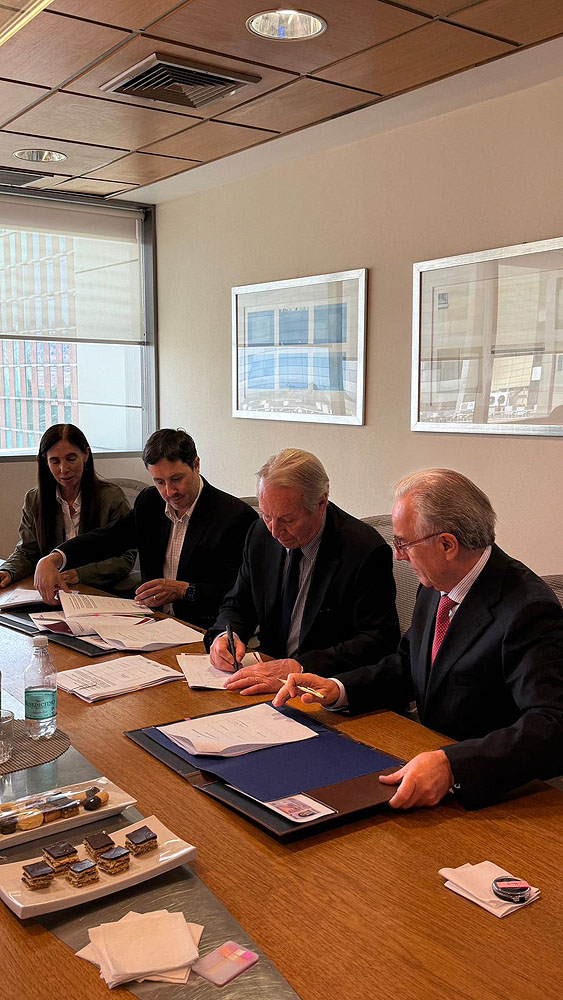 clinica_las_condes_y_universidad_andres_bello_sellan_alianza_estrategica_que_fortalece_la_formacion_innovacion_y_la_gestion_en_salud_1