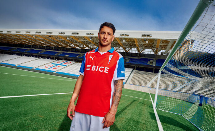 nostalgia_recuerdos_y_pasion_puma_y_universidad_catolica_presentan_nueva_camiseta_visitante_inspirada_en_los_anos_90_1