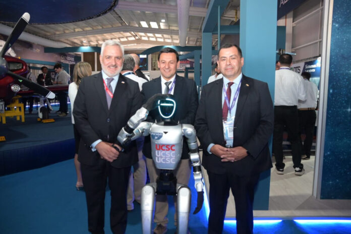 robot_humanoide_de_la_ucsc_participo_en_la_inauguracion_de_fidae_2026_1