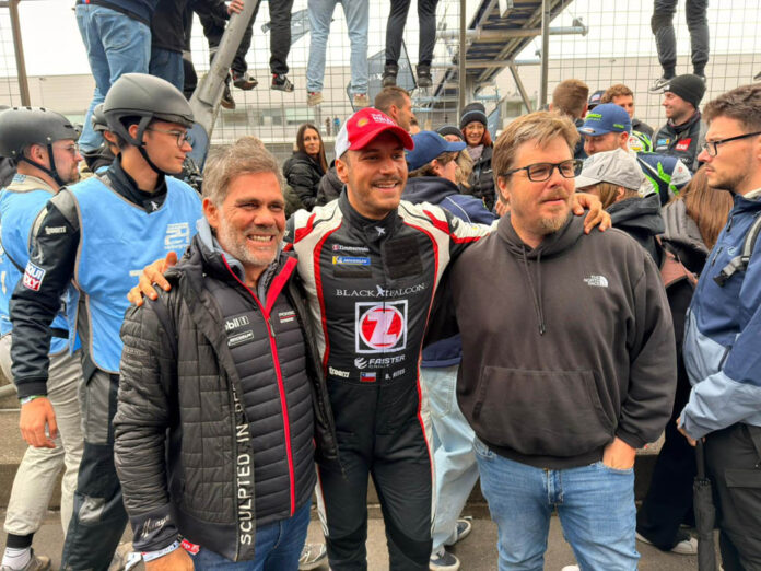 benja_hites_celebra_fecha_en_nurburgring_junto_a_patrocinador_1