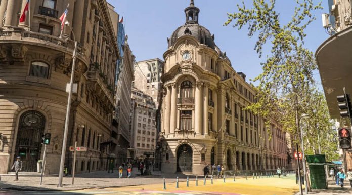 santiago_centro_cambia_de_rostro_menos_bancos_y_mas_restaurantes_cafes_y_servicios_a_pie_de_calle_1