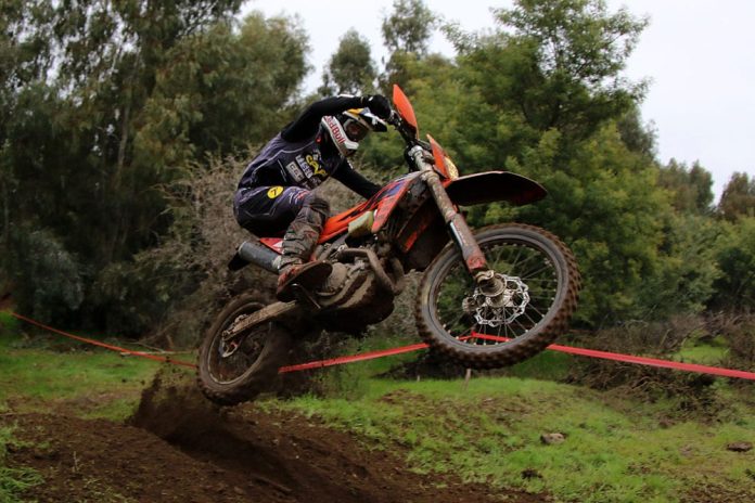 benja_herrera_fue_el_mejor_chileno_en_sprint_cup_de_moto_enduro_pese_a_lesion_1