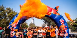 Todo un éxito fue la primera edición de la Coloro Run: Cientos de colorines repletaron las calles de Santiago