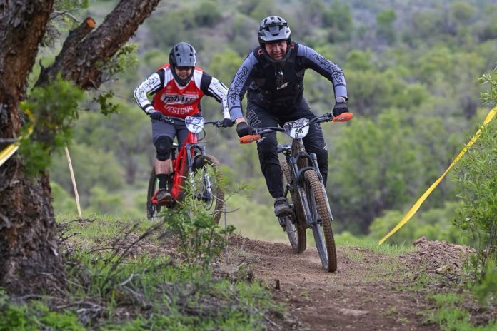 claudio_salazar_y_paz_gallo_ganaron_el_1er_e_bike_fast_by_chaleco_lopez_1
